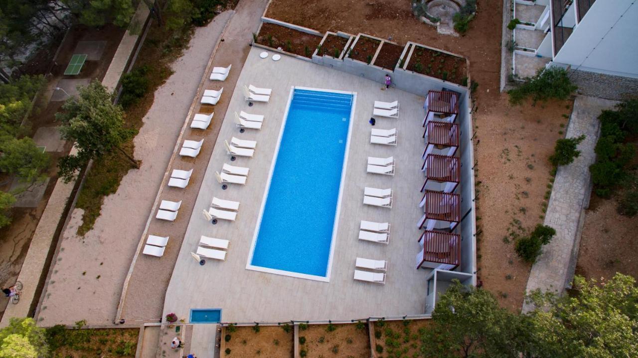 Aminess Younique Senses Resort Vrboska Buitenkant foto